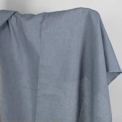 Lininis audinys su mėlynais dryžiukais