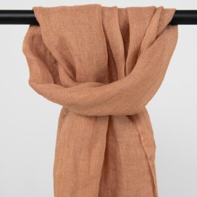 FINO lininis šviesiai rudas melanžinis šalikas iš minkšto švelnaus specialiai skalbto audinio