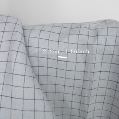 Lininis pilkai-mėlynai languotas dvipusis dvisluoksnis audinys drabužiams ir namų tekstilės gaminiams siūti