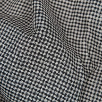 Lininis audinys natūraliai pilkais ir juodais langeliais tinka drabužiams ir namų tekstilės gaminiams siūti