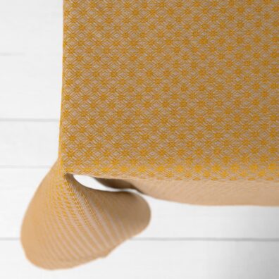 TONY puslininė geltonai pilka staltiesė rombelių ir grafiškų gėlyčių raštu