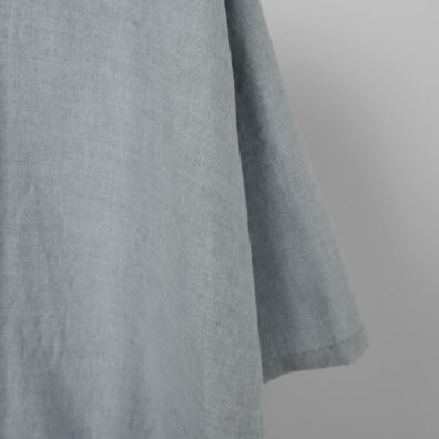 Puslininis audinys pilkšvai melsvas skalbtas tinka drabužiams ir namų tekstilės gaminiams siūti