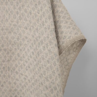 Puslininis audinys rusvai pilkas su rombais skalbtas minkštas švelnus