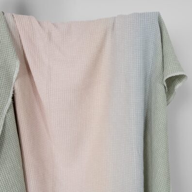 Medvilnės-kanapės audinys pilkai rožinis skalbtas