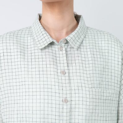 Lininė žalsva languota palaidinė su sagų užsegimu per visą ilgį