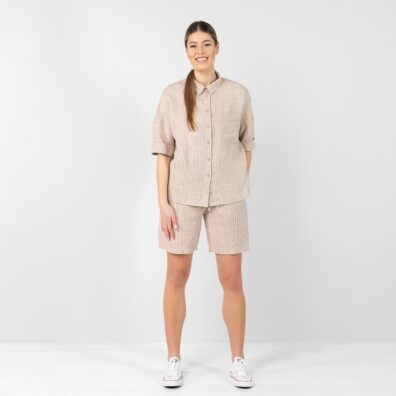 Lininės rusvos palaidinės EILA ir DOLFI šortų derinys