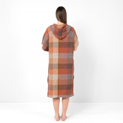 BINGO lininis rudas languotas pončas su gobtuvu