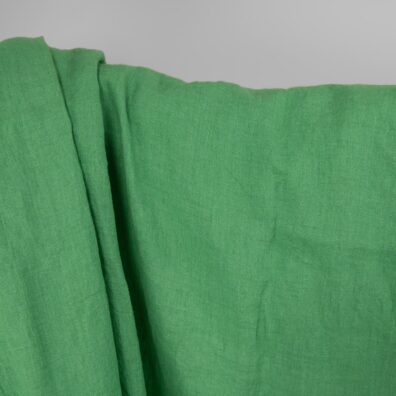 Lino audinys špinatų žalumo skalbtas tinka drabužiams ir namų tekstilės gaminiams siūti
