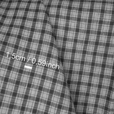 Lino audinys pilkais langučiais yra tvirtas, tankus, vidutinio storio