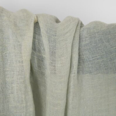 Lininis audinys pilkšvai žalsvas permatomas skalbtas tinka užuolaidoms ir šalikams siūti