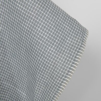 Lininis audinys pilkai-baltai languotas tinka drabužiams ir namų tekstilės gaminiams siūti