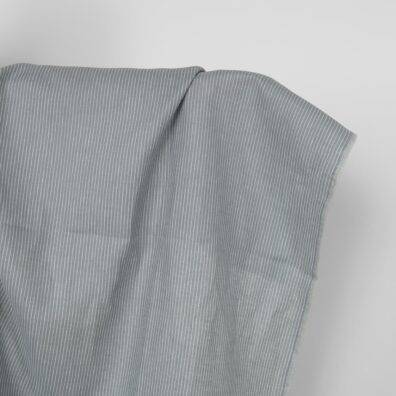 Lininis audinys pilkai-baltai dryžuotas