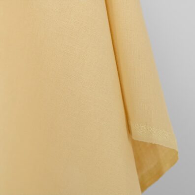 Puslininis audinys gelsvas tinka drabužiams ir namų tekstilės gaminiams siūti