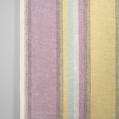 Lininis rankšluostinis audinys įvairiaspalvėmis juostelėmis yra tvirtas, tankus, puikiai sugeriantis drėgmę