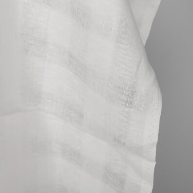 Lininis audinys ryškiai baltas permatomais langeliais tinka drabužiams ir namų tekstilės gaminiams siūti
