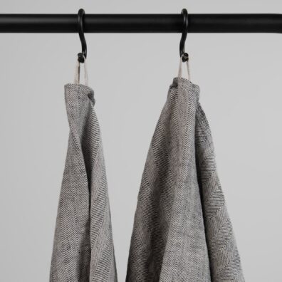 RAY lininis juodai pilkas raštuotas rankšluostis iš minkšto, švelnaus, skalbto audinio