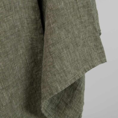 MARGO lininis samanų spalvos rankšluostis smulkiu baltu raštu