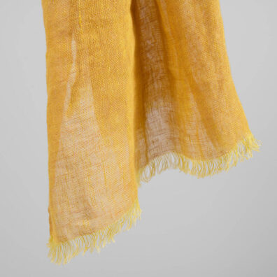 FINO lininis geltonai rudas šalikas su kutais trumposiose kraštinėse