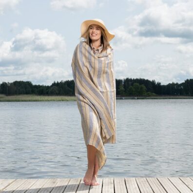 Lininis paplūdimio rankšluostis mėlynais dryžiais