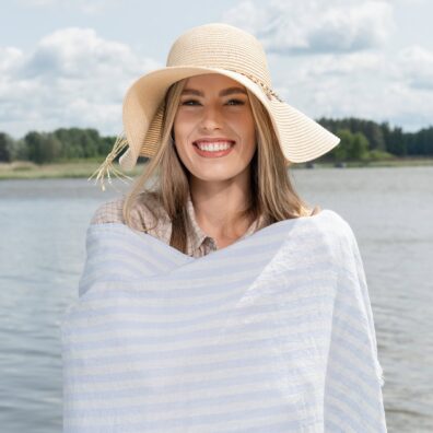 Lininis paplūdimio rankšluostis melsvai pilkais ir vanilės spalvos dryžiais