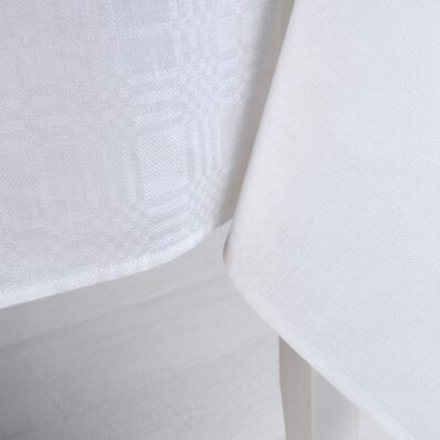 CAMPO lino-medvilnės staltiesė ryškiai balta languota