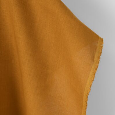 Lininis audinys tamsios garstyčių spalvos 150cm pločio