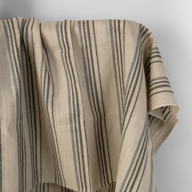 Lininis audinys smėlio spalvos su pilkais dryžiais