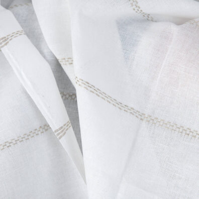 Puslininis audinys baltas su natūralios spalvos dryžiais tinka drabužiams ir namų tekstilės gaminiams siūti