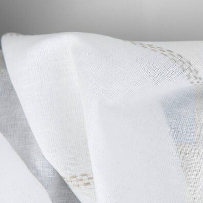 Puslininis audinys baltas su natūralios spalvos dryžiais, plotis 150cm