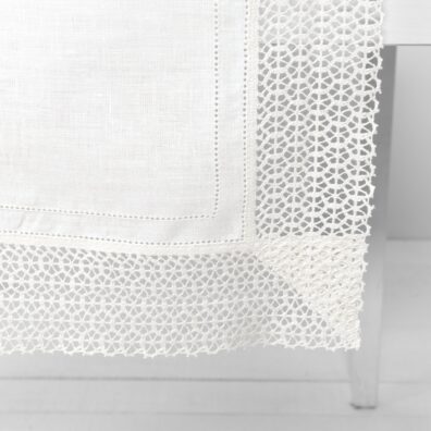 VEILA lininis baltas takelis su 9cm pločio nėriniu