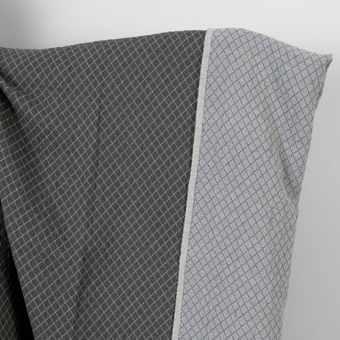 Puslininis žakardinis audinys pilkais rombais skalbtas