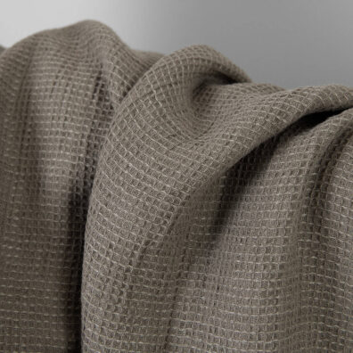Puslininis audinys tamsiai smėlinis „vaflinis“ skalbtas tinka chalatams ir rankšluosčiams siūti