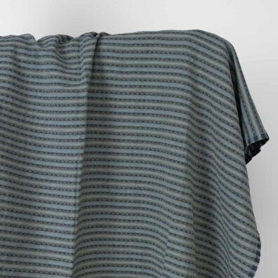 Puslininis audinys mėlynais ir žalsvais raštuotais dryžiais skalbtas