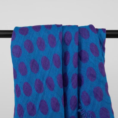 Lininė mėlyna skara su violetiniais burbulais