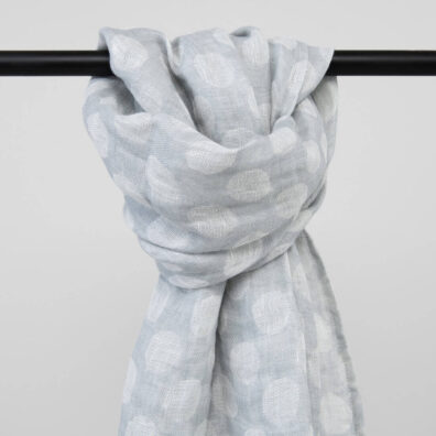 ZINA lininis šviesiai pilkas šalikas su baltais burbuliukais