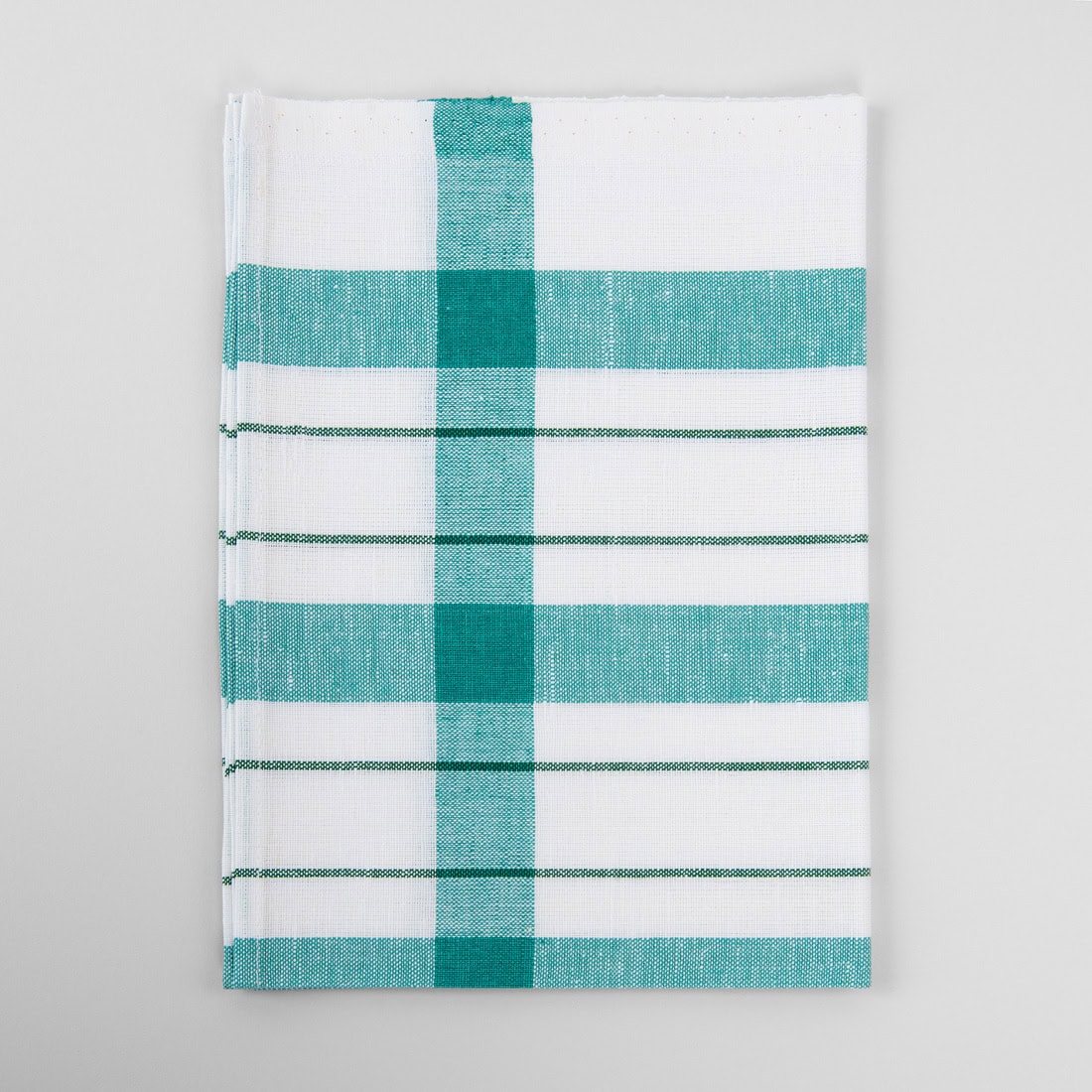 Puslininių rankšluostukų rinkinys žaliais dryžiais ryškiai baltame fone