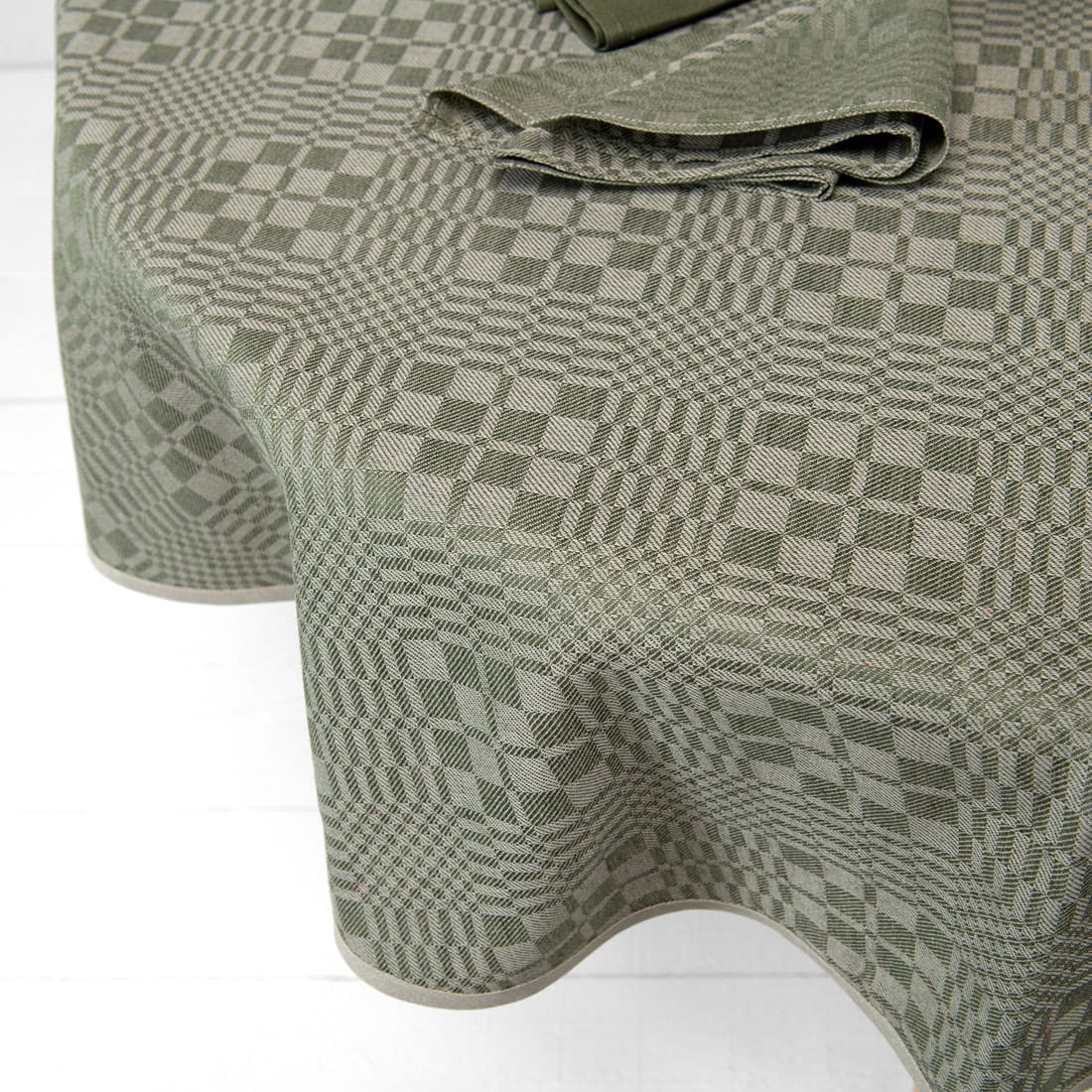 WILLOW puslininė apvali (ovali) staltiesė su žaliai pilku tradicinių langelių raštu