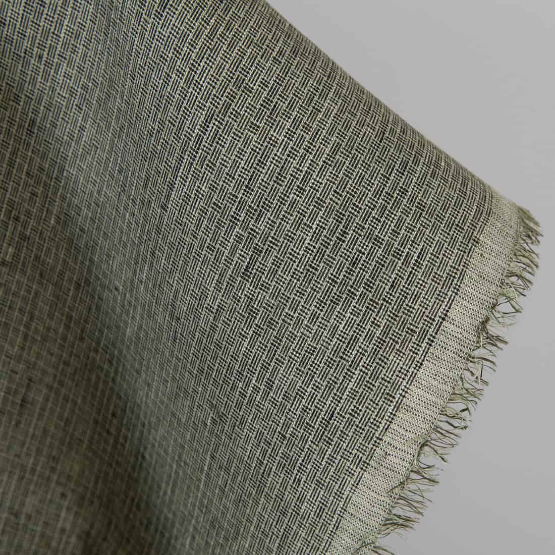 Lino audinys žaliai-juodai raštuotas 150cm pločio