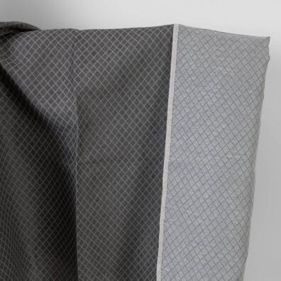 Puslininis žakardinis audinys pilkais rombais