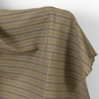 Puslininis audinys rudais ir žalsvais raštuotais dryžiais