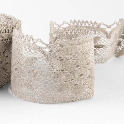 Lininis nėrinys natūralios spalvos gėlių raštu 7cm pločio