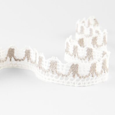 Lininis nėrinys baltos ir natūralios spalvos 2cm pločio