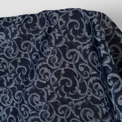 Puslininis žakardinis tamsiai melynas blizgantis audinys, tinka drabužiams, aksesuarams, namų tekstilei siūti