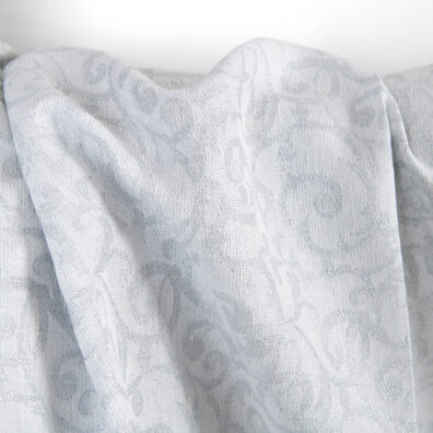 Puslininis žakardinis baltas ir pilkas blizgantis audinys, žakardinis