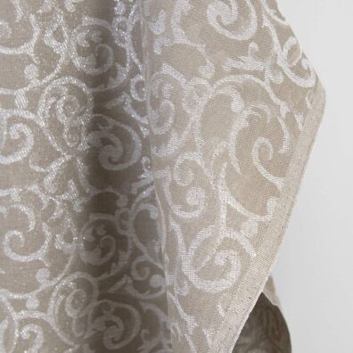 Puslininis žakardinis rusvas ir baltas blizgantis audinys, tinka drabužiams, aksesuarams, namų tekstilei siūti