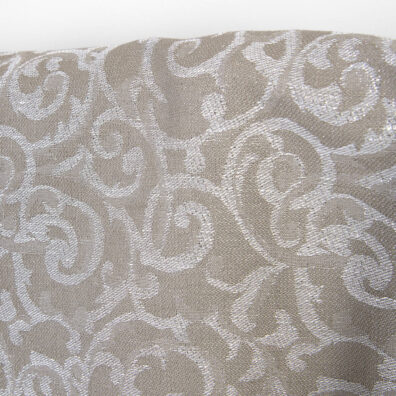 Puslininis žakardinis rusvas ir baltas blizgantis audinys, neskalbtas