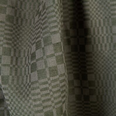 Puslininis audinys žalias languotas ruoželio raštas, 150cm pločio