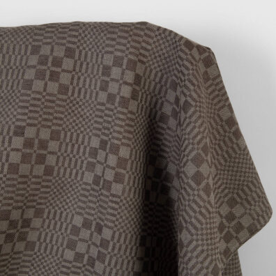 Puslininis audinys rudas languotas ruoželio raštas, tinka drabužiams ir namų tekstilės gaminiams siūti