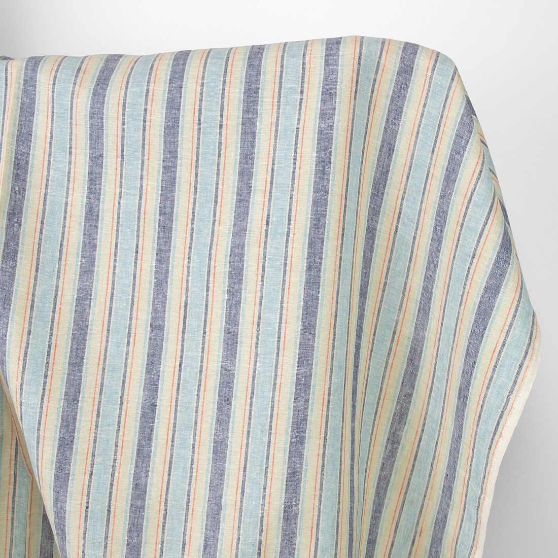 Lininis audinys vanilės spalvos su melsvais dryžiais