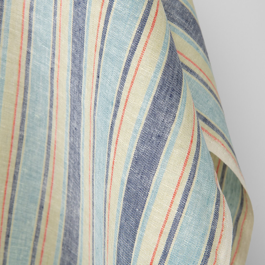 Lininis audinys vanilės spalvos su melsvais dryžiais, 100% linas